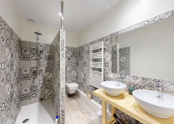 Couette-café Les Terrisses - D'hôtes Avec Piscine 3*